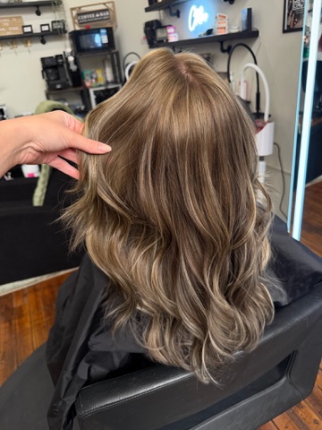 Bronde balayage with soft waves